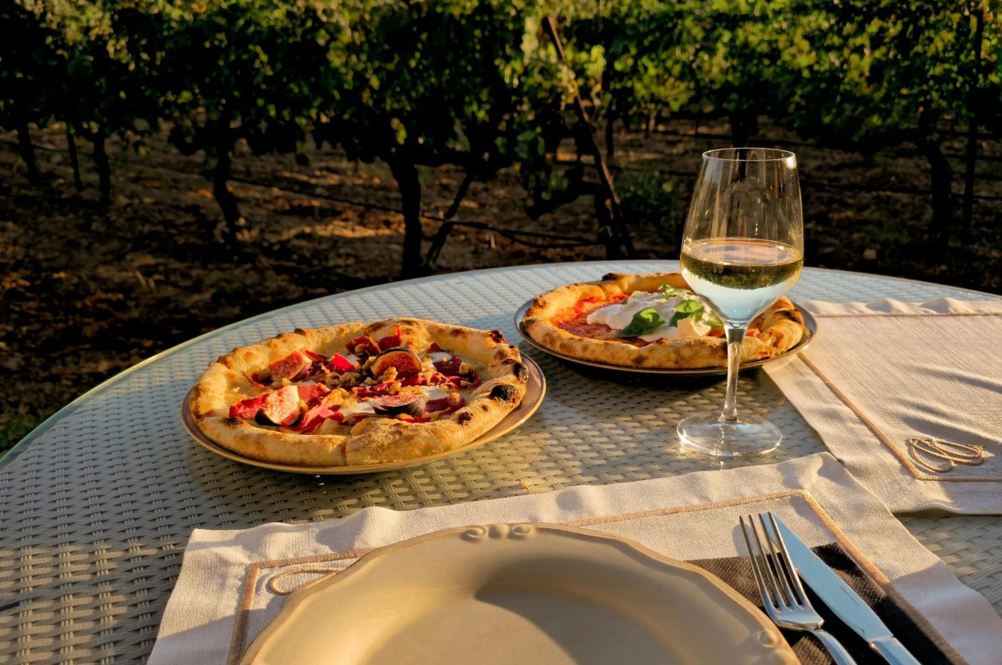 Neapol – pizza s výhledem na Vesuv